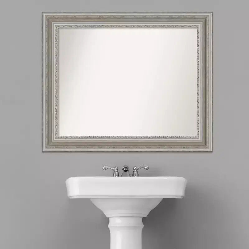 Specchio da parete rettangolare con cornice argentata decorata