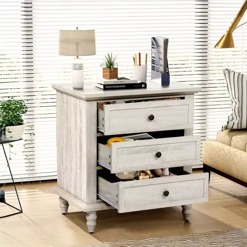 Comodino a 3 cassetti bianco con gambe in legno retrò