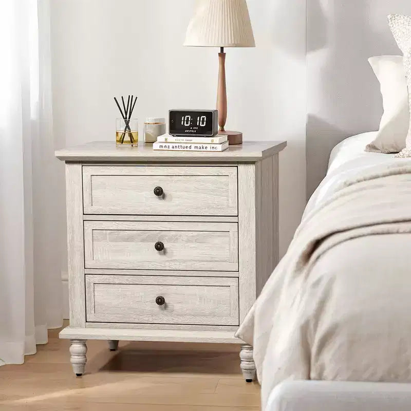 Comodino a 3 cassetti bianco con gambe in legno retrò
