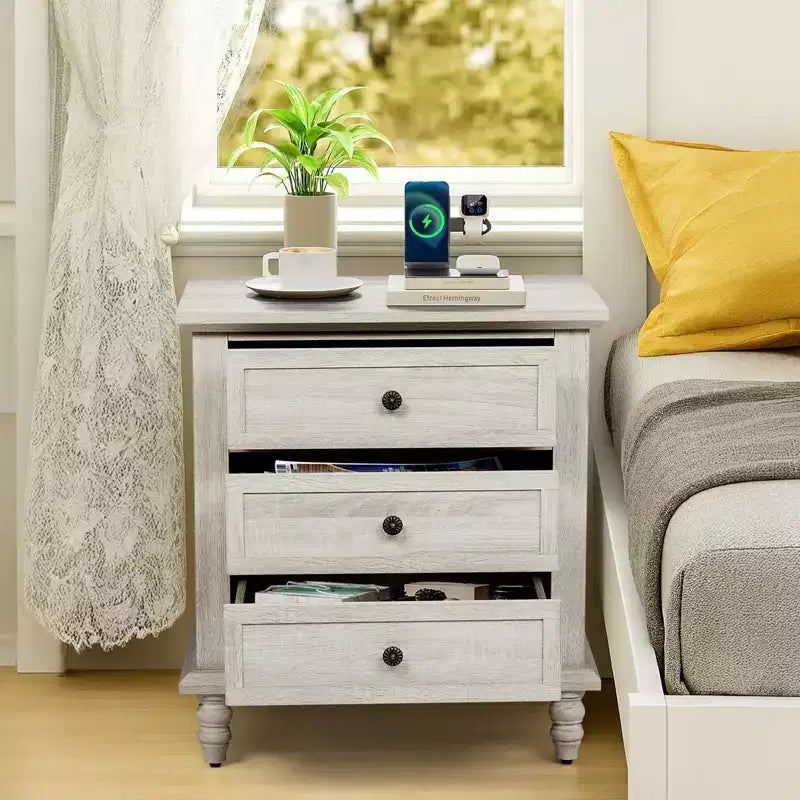 Comodino a 3 cassetti bianco con gambe in legno retrò