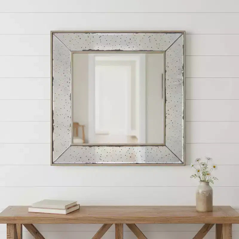 Specchio da parete quadrato in metallo invecchiato con cornice 18"