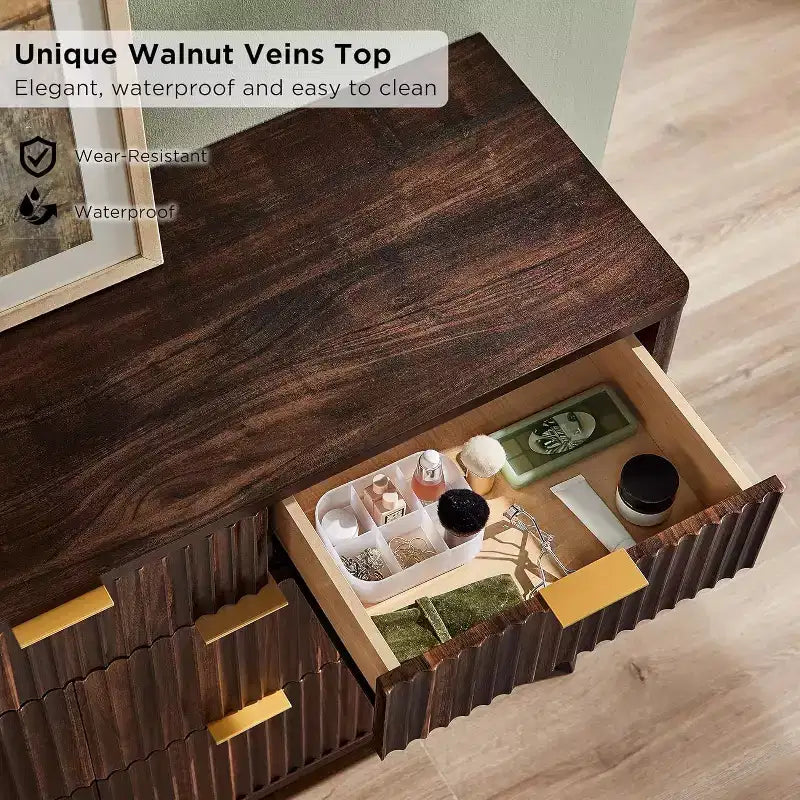 Comò a 7 cassetti con scanalature e piano effetto marmo