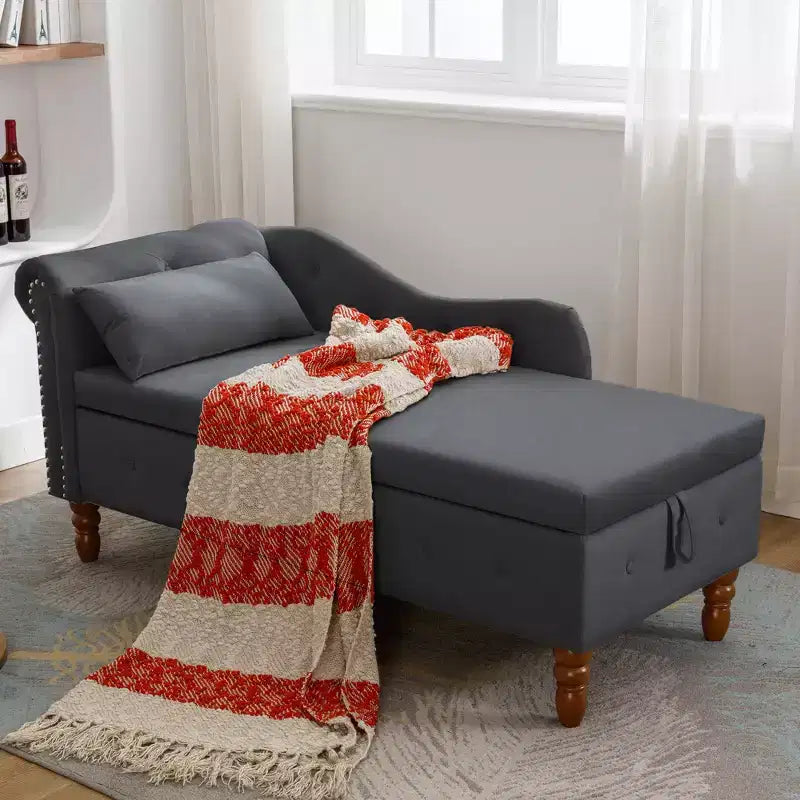 Chaise longue in velluto con contenitore e borchie decorative