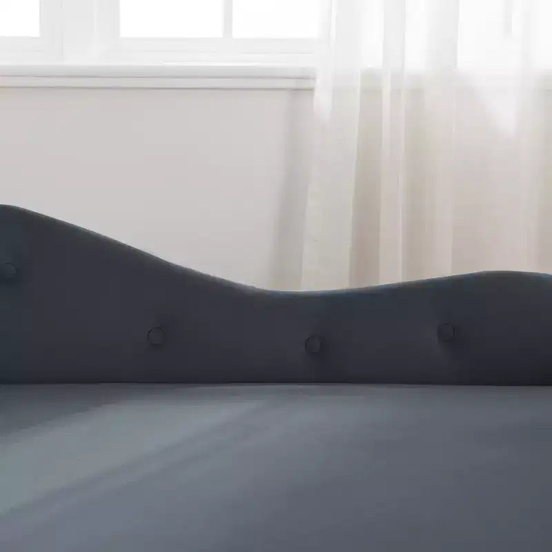 Chaise longue in velluto con contenitore e borchie decorative