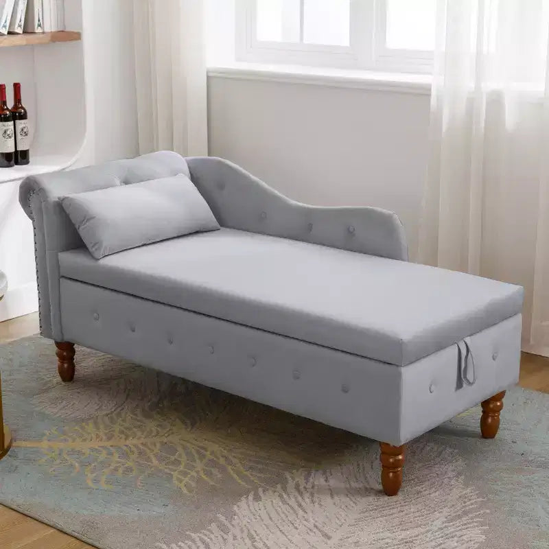 Chaise longue in velluto con contenitore e borchie decorative