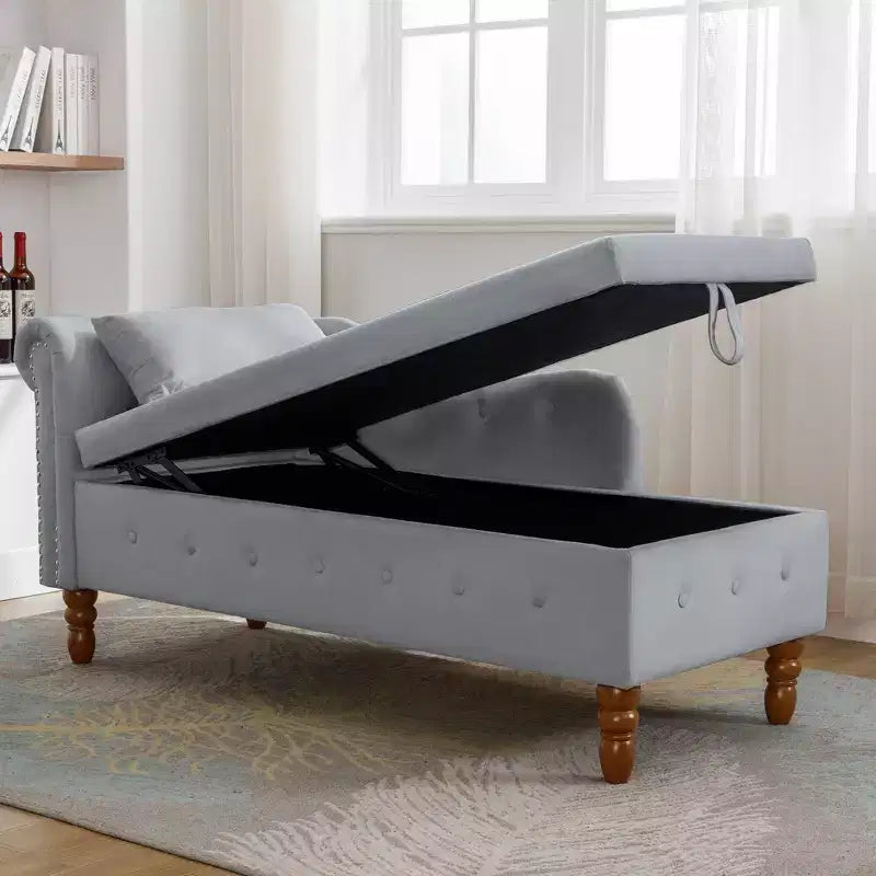 Chaise longue in velluto con contenitore e borchie decorative