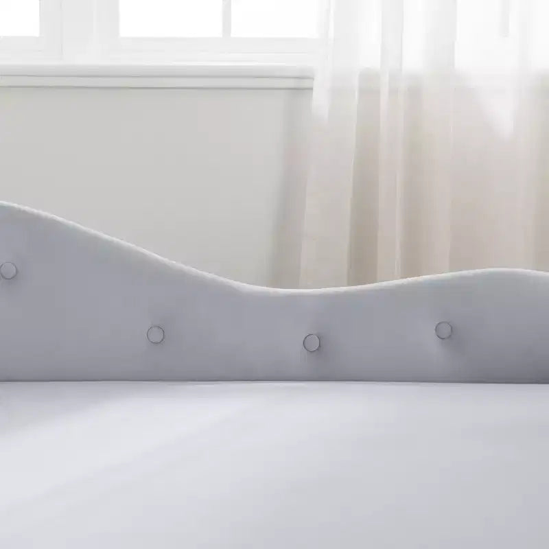 Chaise longue in velluto con contenitore e borchie decorative