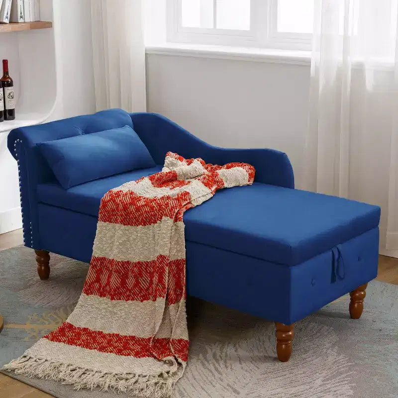 Chaise longue in velluto con contenitore e borchie decorative