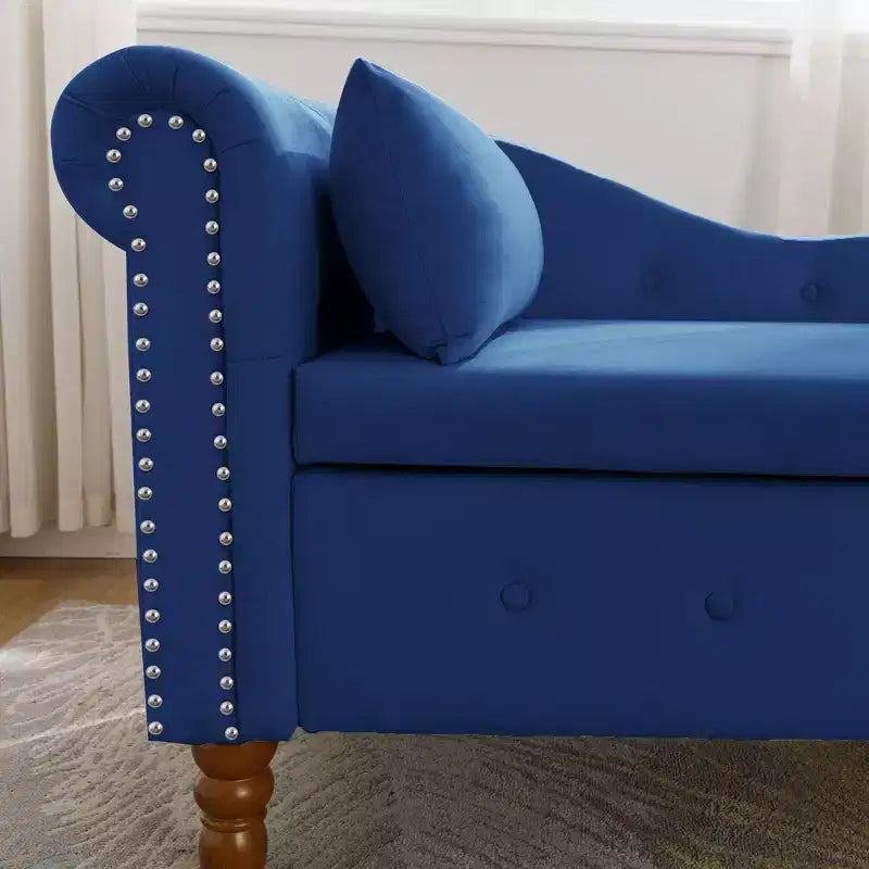Chaise longue in velluto con contenitore e borchie decorative