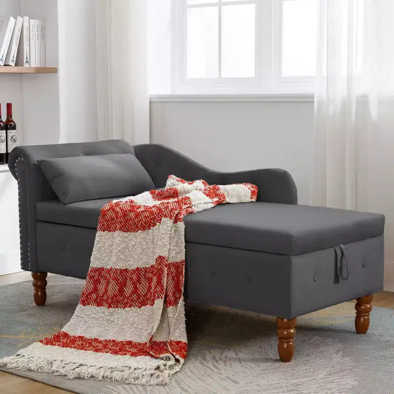 Chaise longue in velluto con contenitore e borchie decorative