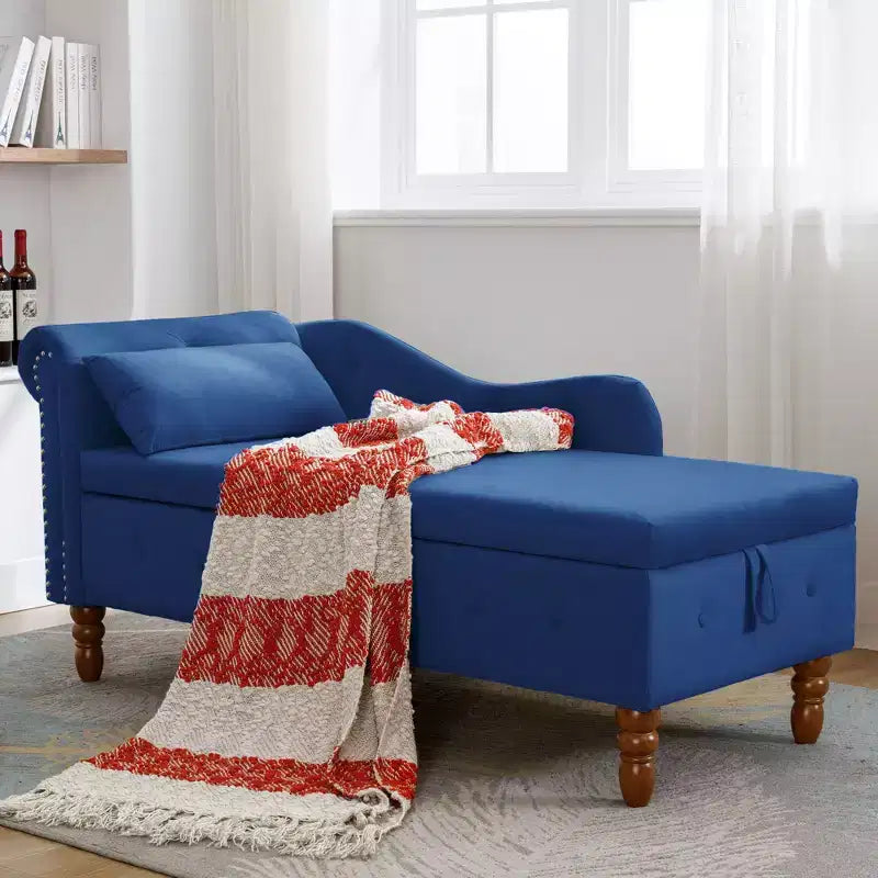 Chaise longue in velluto con contenitore e borchie decorative